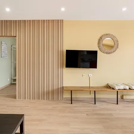 Joivy Charming Apt With Shared Pool In *